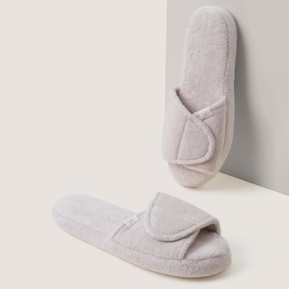 ✨HOST PICK✨ Barefoot Dreams CozyTerry® Spa Slippers - Picture 1 of 5